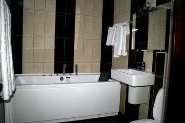 Hotel Victoria Targu Neamt ภายนอก รูปภาพ